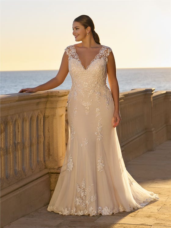 Vorderseite Meerjungfrau Brautkleid mit V-Ausschnitt mit V-Rücken aus Tüll RADIATA