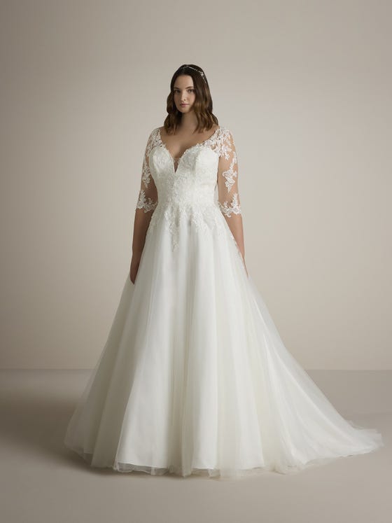 voorkant trouwjurk prinses v-hals driekwart mouwen lage ronde rug tule somnus