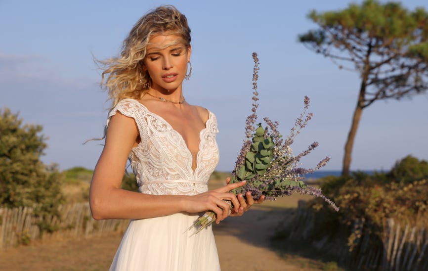 Boho Brautkleider für eine böhmische Hochzeit