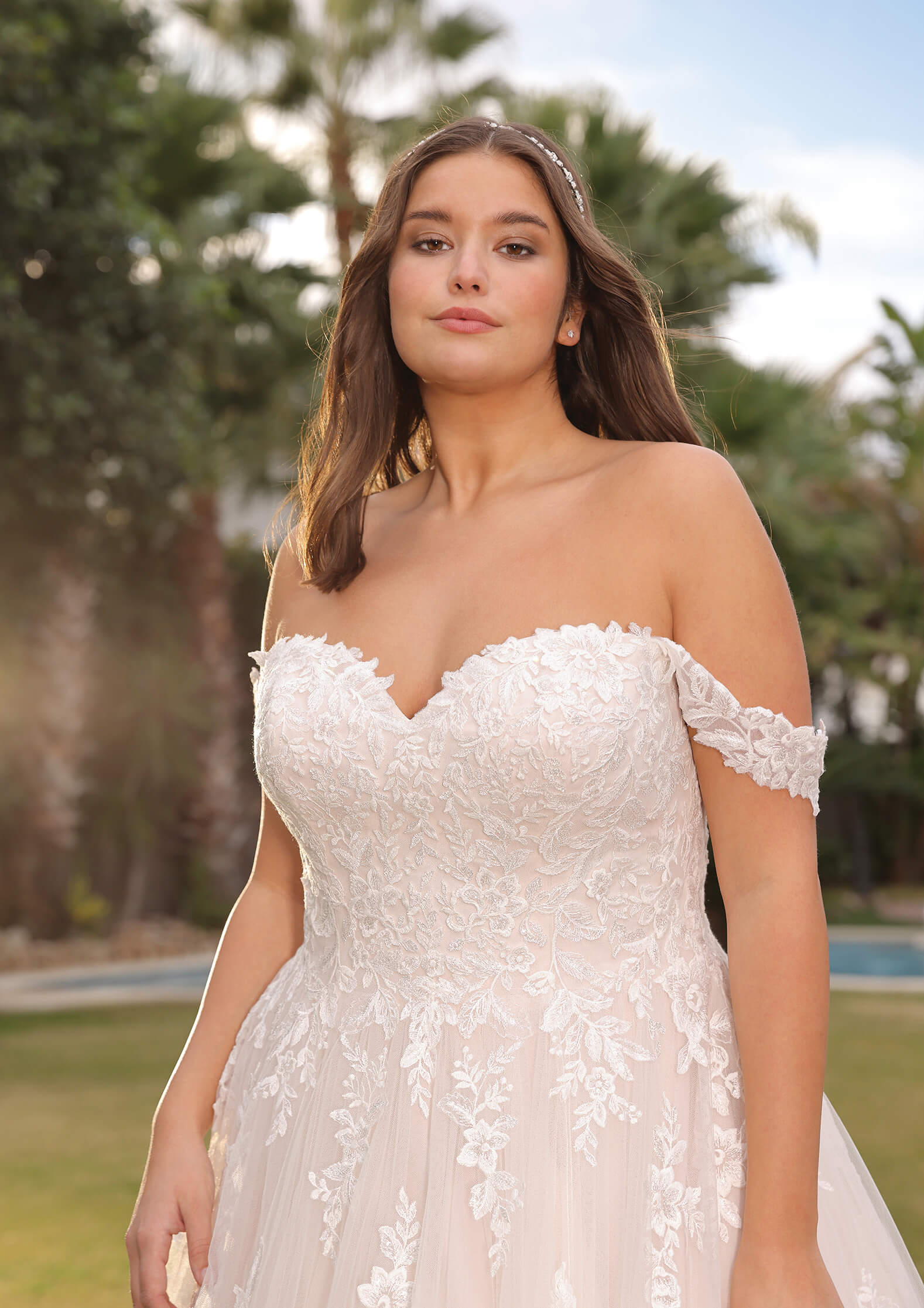 Straps Vs. Strapless Wedding Dresses: Which Will You Choose